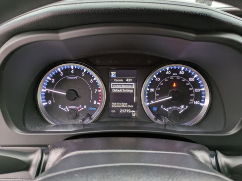 Used 2019 Toyota Highlander LE image 10