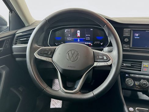 Used 2024 Volkswagen Jetta SE image 18