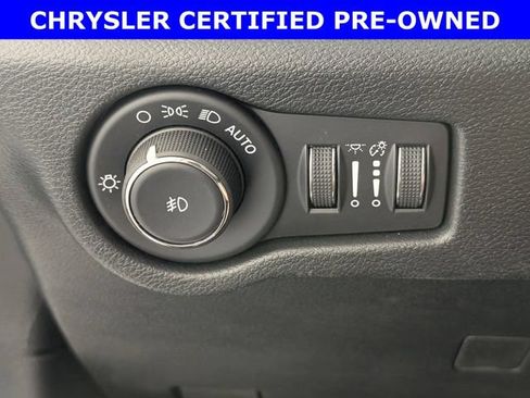 Certified 2026 Chrysler Pacifica Select FWD image 15
