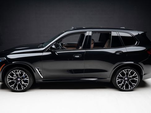 Used 2022 BMW X5 M w/ Executive Package AWD/4WD image 17