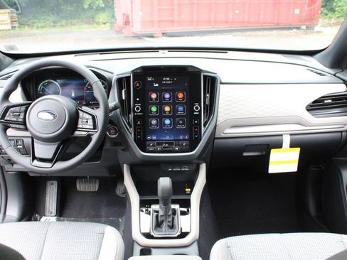 Used 2025 Subaru Forester Premium AWD/4WD image 22