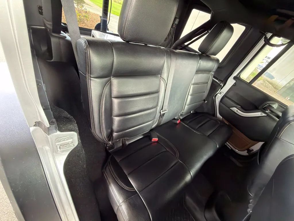 Used 2011 Jeep Wrangler Unlimited Rubicon w/ Dual Top Group AWD/4WD image 34