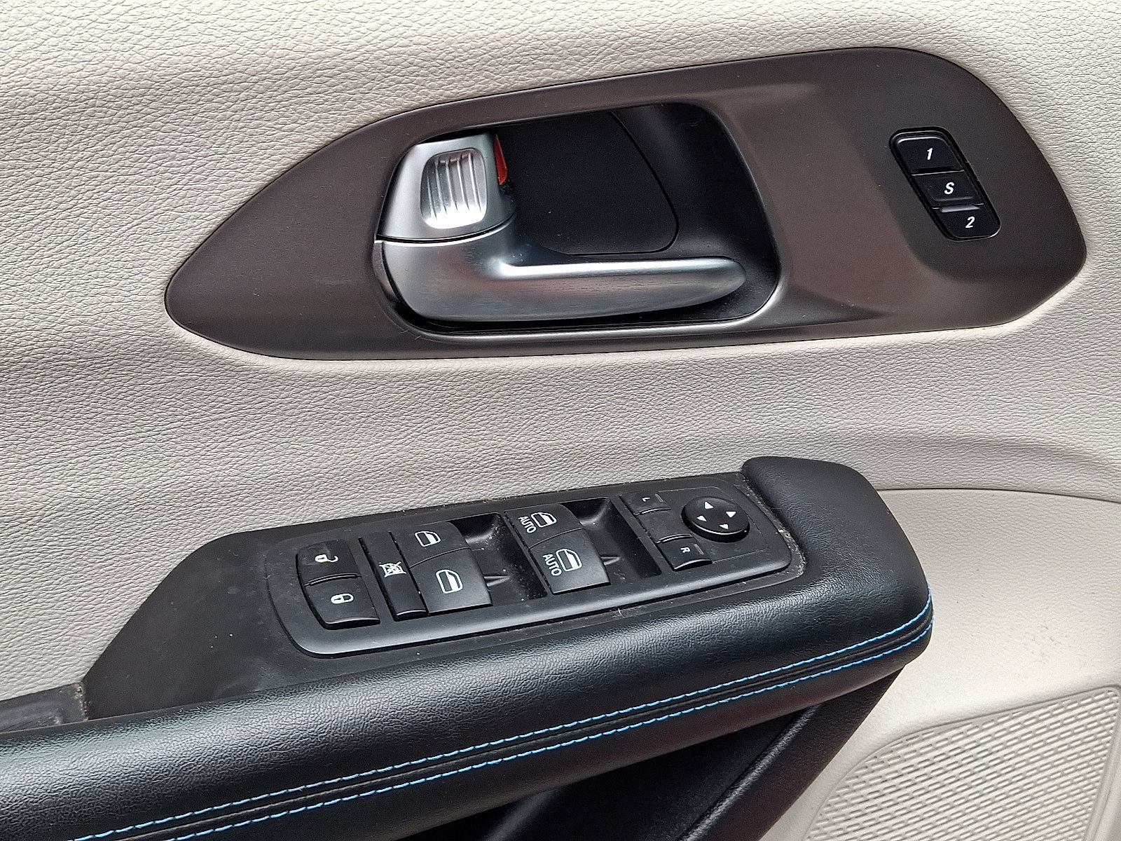 Certified 2021 Chrysler Pacifica Touring-L w/ Premium & Safety Sphere Group FWD image 12