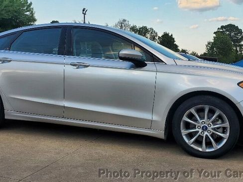 Used 2017 Ford Fusion SE image 10