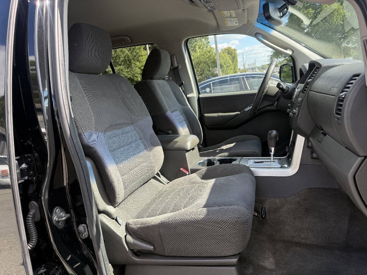 Used 2012 Nissan Pathfinder SV AWD/4WD image 15