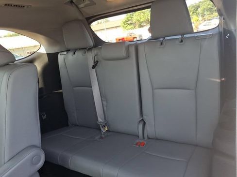 Certified 2024 Toyota Highlander Limited AWD/4WD image 18