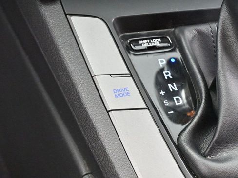 Used 2020 Hyundai Elantra SEL w/ Cargo Package (C1) FWD image 24