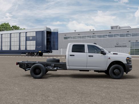New 2026 RAM 3500 Tradesman AWD/4WD image 34