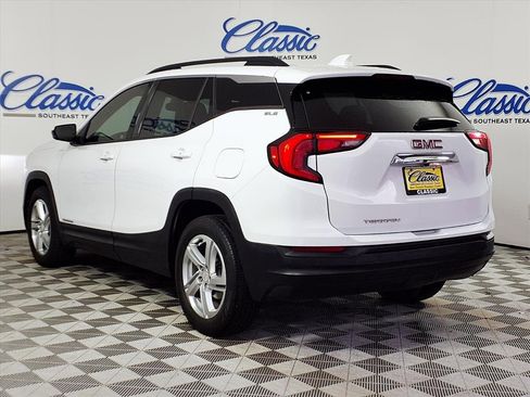 Used 2018 GMC Terrain SLE w/ Driver Convenience Package image 2