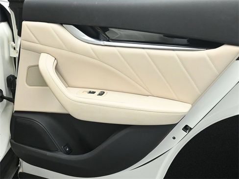 Used 2022 Maserati Levante Modena image 16