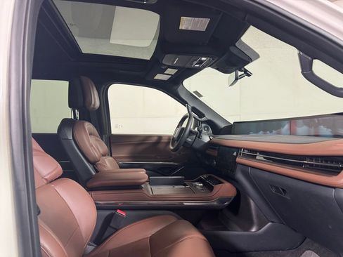 New 2025 Lincoln Navigator L Reserve AWD/4WD image 14