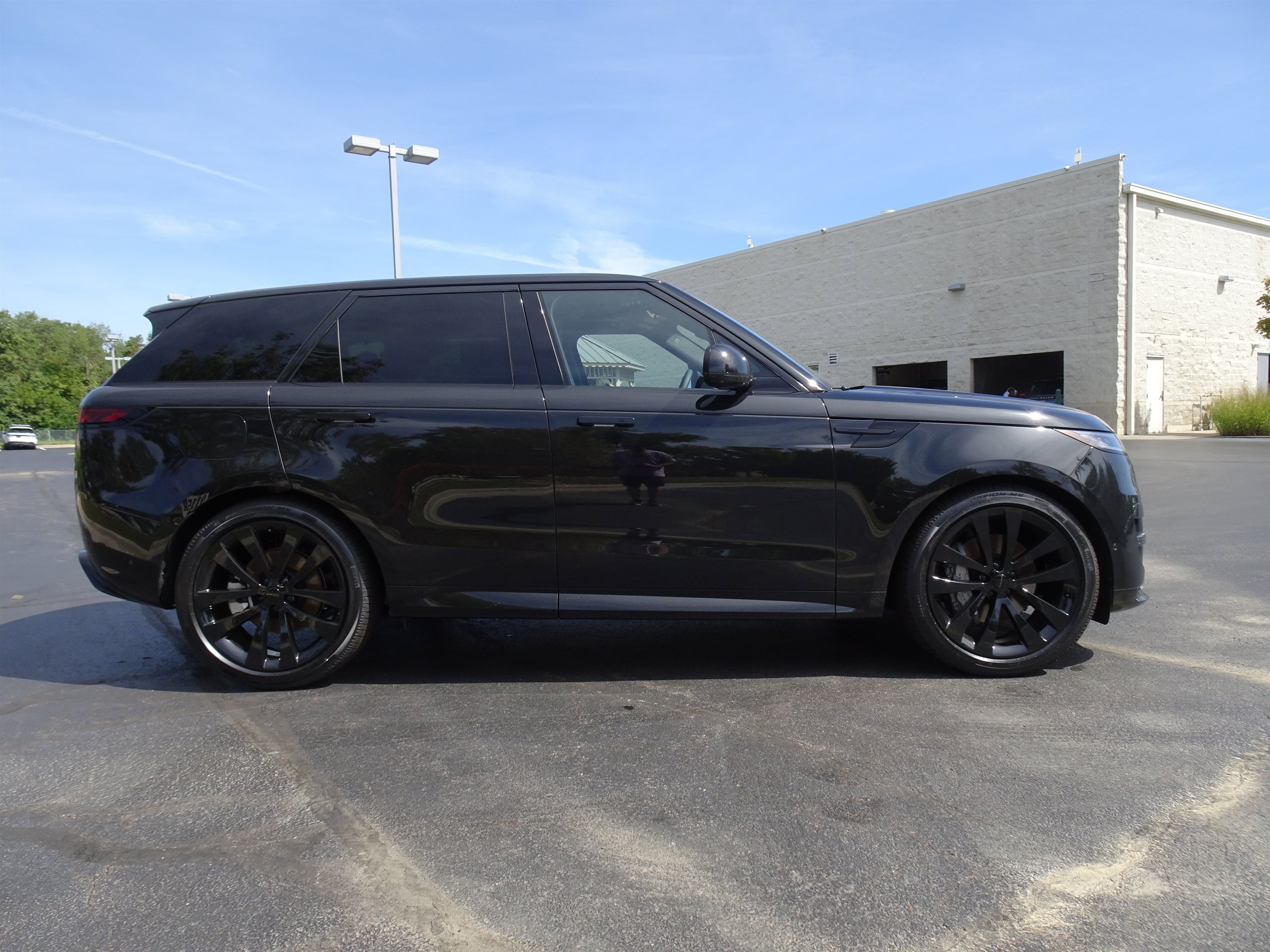 New 2027 Land Rover Range Rover Sport Dynamic SE AWD/4WD image 7