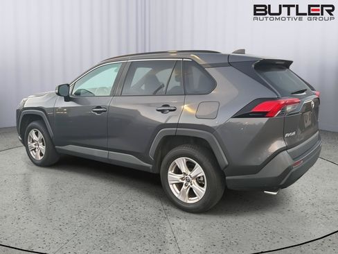 Used 2021 Toyota RAV4 XLE w/ Convenience Package FWD image 9