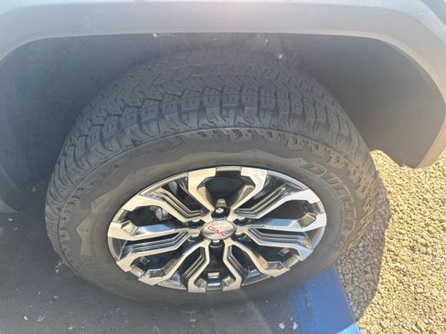 Used 2024 GMC Canyon Denali AWD/4WD image 18
