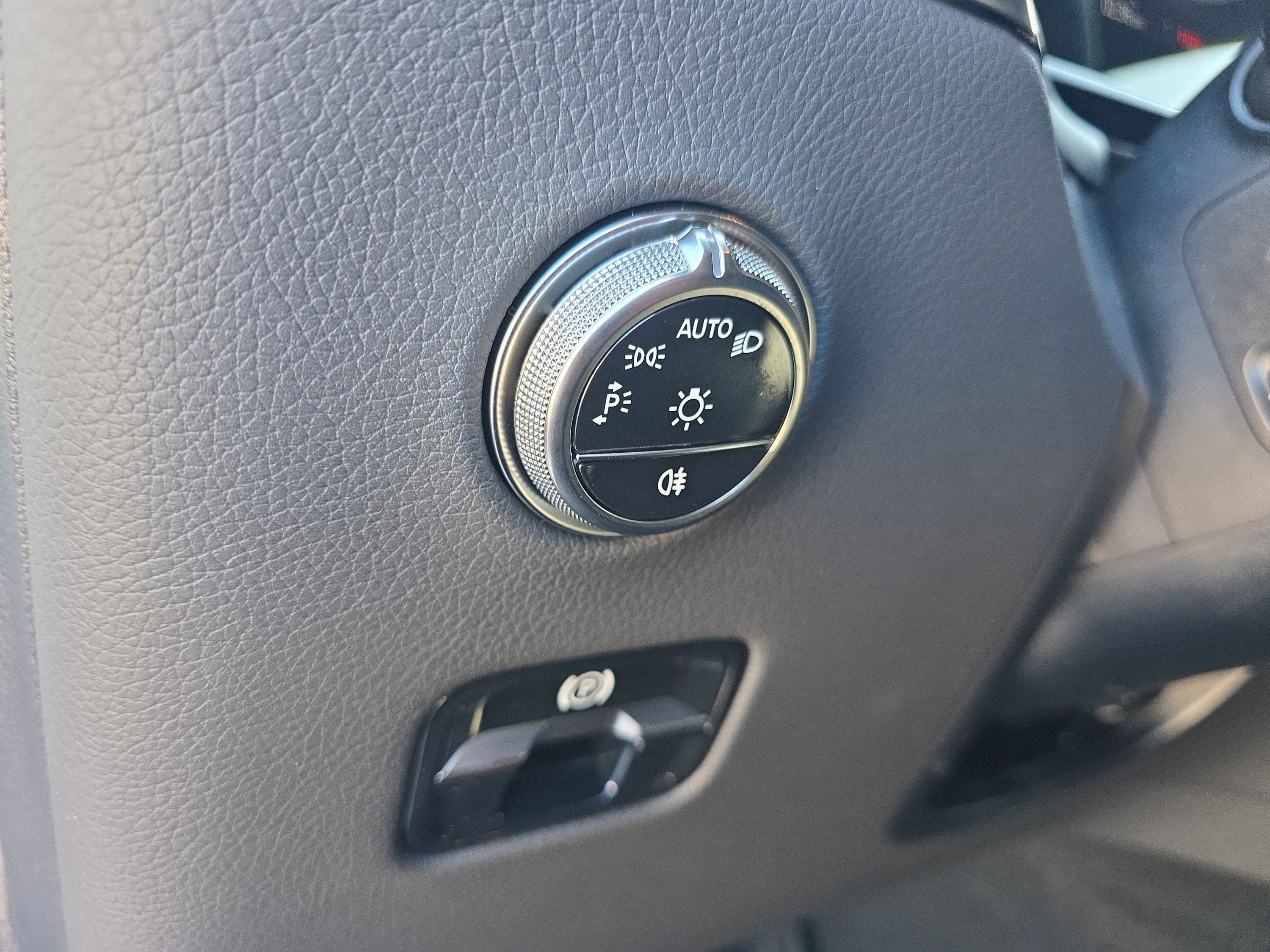 Certified 2026 Mercedes-Benz GLC 300 image 28