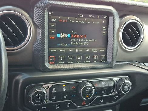 Used 2019 Jeep Wrangler Rubicon AWD/4WD image 23