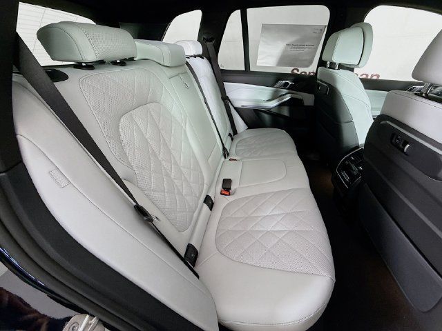 Used 2026 BMW X5 xDrive50e w/ M Sport Package AWD/4WD image 28