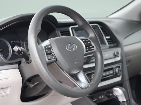 Used 2018 Hyundai Sonata SE FWD image 18