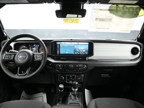 Used 2024 Jeep Gladiator Sport AWD/4WD image 12