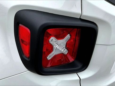 Used 2023 Jeep Renegade Latitude image 22