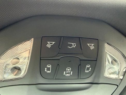 Used 2025 Chrysler Pacifica Limited FWD image 25