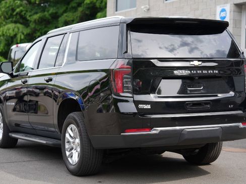 Used 2025 Chevrolet Suburban LT AWD/4WD image 4