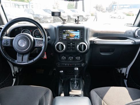 Used 2016 Jeep Wrangler Unlimited Rubicon w/ Connectivity Group AWD/4WD image 10