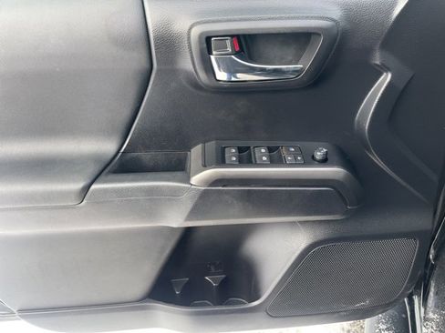 Used 2020 Toyota Tacoma TRD Sport image 12