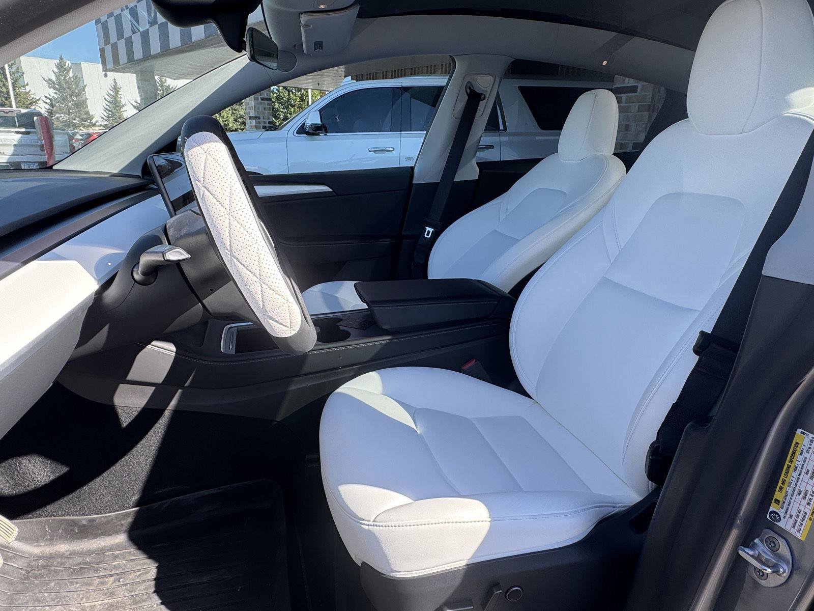 Used 2024 Tesla Model Y Long Range AWD/4WD image 4
