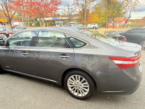Used 2013 Toyota Avalon XLE Premium image 9