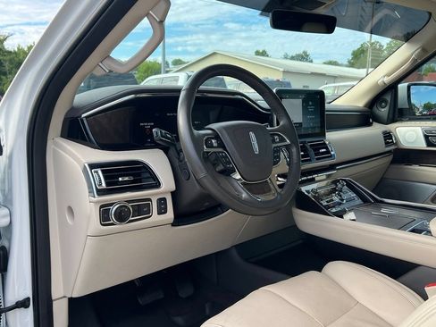 Used 2021 Lincoln Navigator Reserve AWD/4WD image 13