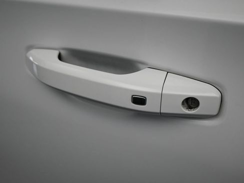 Used 2024 Chevrolet Suburban Z71 image 38