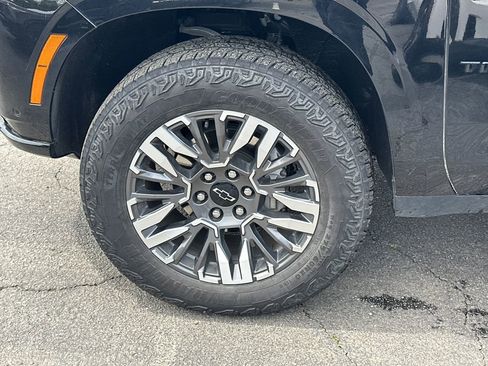 Used 2025 Chevrolet Tahoe Z71 AWD/4WD image 11