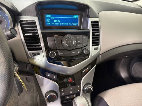 Used 2013 Chevrolet Cruze LS FWD image 14