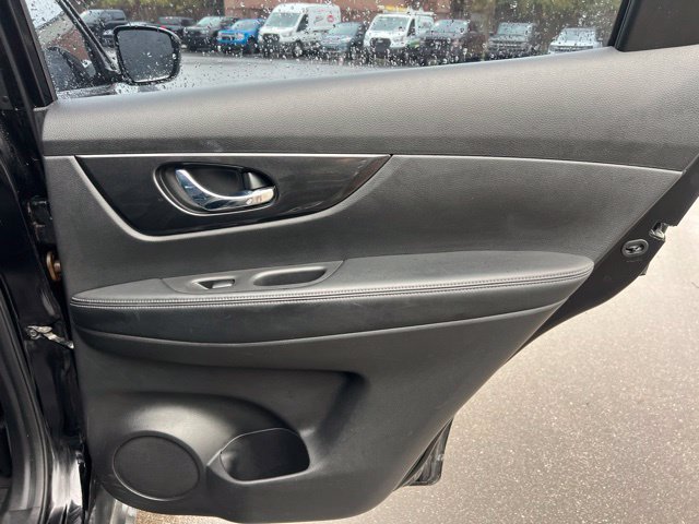 Used 2017 Nissan Rogue S AWD/4WD image 10