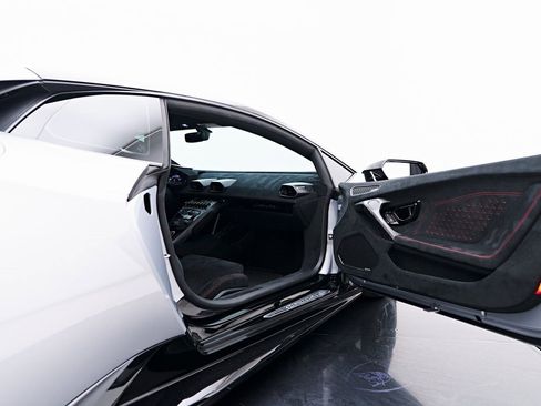 Used 2018 Lamborghini Huracan Performante image 46