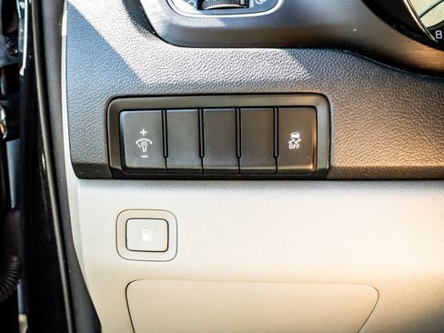 Used 2020 Kia Sedona LX FWD image 19