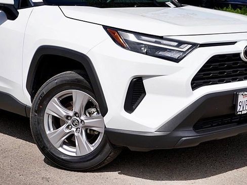 Used 2025 Toyota RAV4 XLE w/ Convenience Package FWD image 4