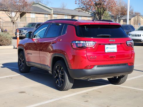 New 2026 Jeep Compass Latitude image 3
