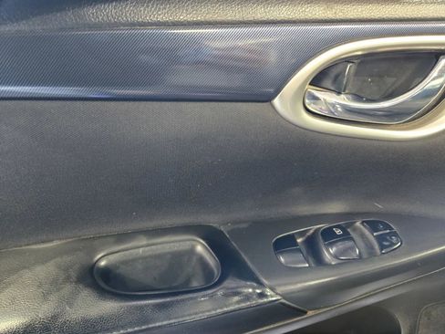 Used 2019 Nissan Sentra SR FWD image 13