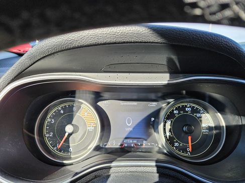 Used 2022 Jeep Cherokee Limited image 11