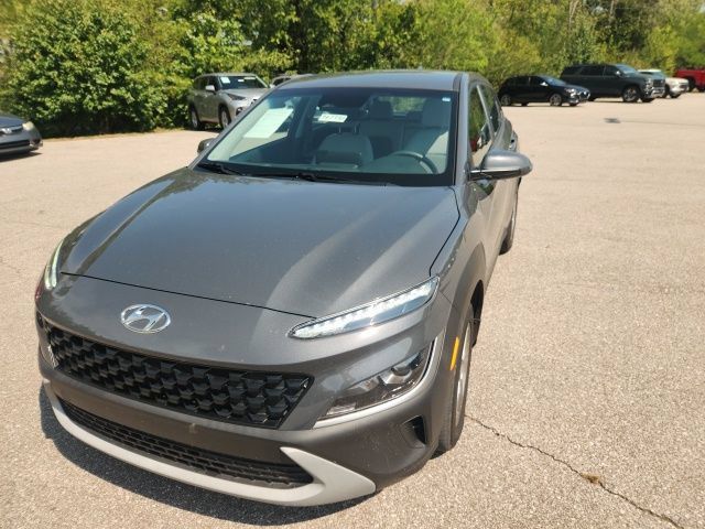 Used 2023 Hyundai Kona SE w/ Cargo Package AWD/4WD image 3