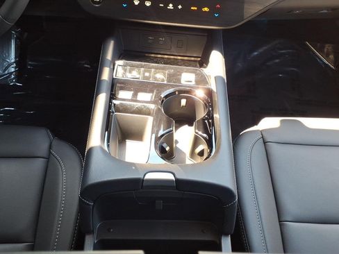 Used 2025 Nissan Murano SV AWD/4WD image 16