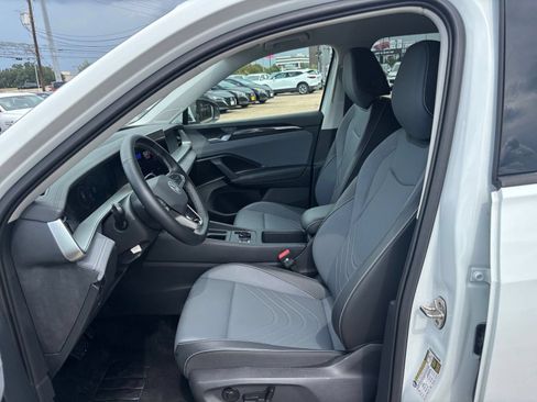 Used 2026 Volkswagen Tiguan SE FWD image 28