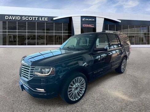 Used 2016 Lincoln Navigator Select AWD/4WD image 3