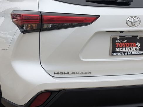 Used 2023 Toyota Highlander LE image 9