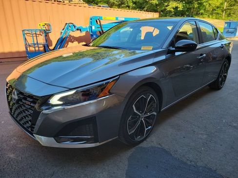 Used 2025 Nissan Altima 2.5 SR FWD image 3