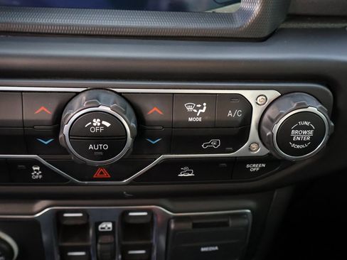 Used 2021 Jeep Gladiator Mojave image 38