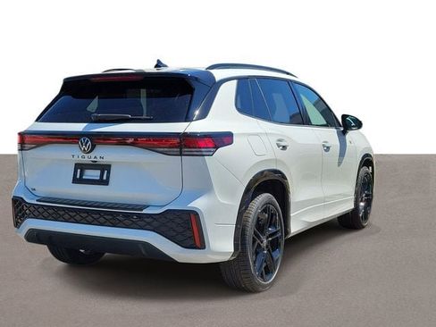 New 2026 Volkswagen Tiguan SE R-Line FWD image 4