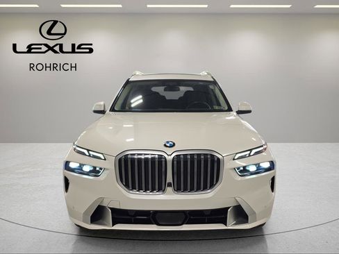 Used 2023 BMW X7 xDrive40i w/ Premium Package image 2